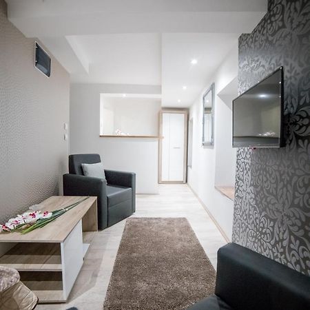Apartmani Aleksandra U Centru Grada Kragujevac Exterior foto