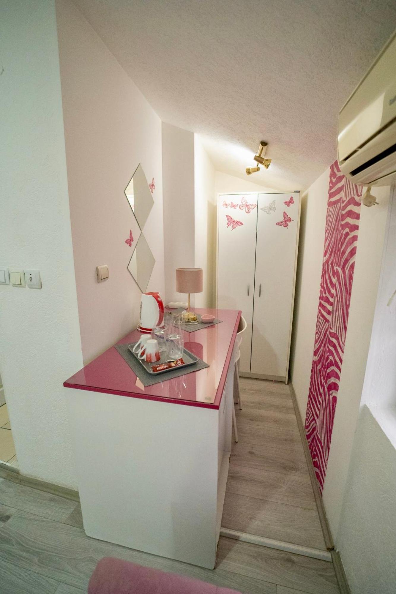 Apartmani Aleksandra U Centru Grada Kragujevac Exterior foto